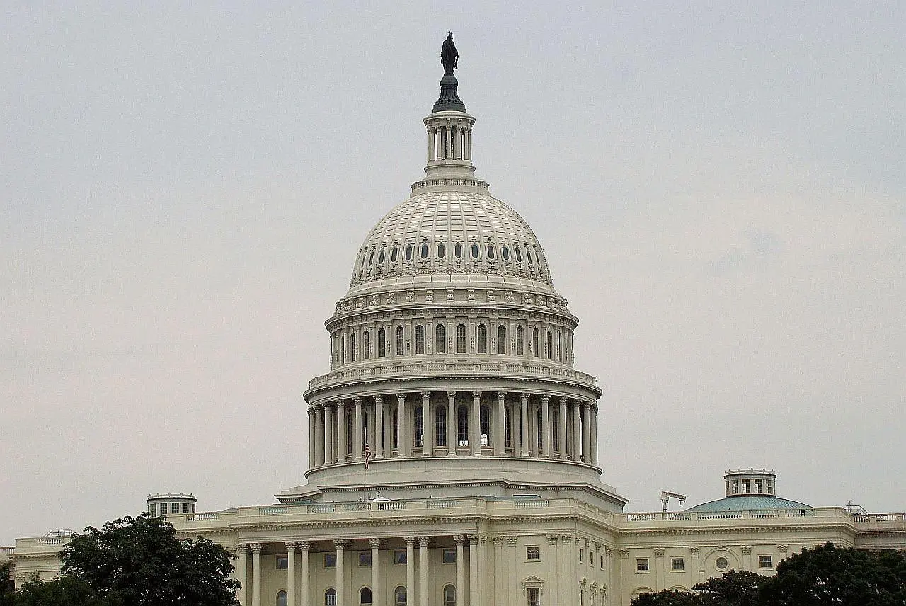 アメリカAI規制法案・連邦クルーズ上院議員が委員会審議を主導——枠組みの行方と企業への影響