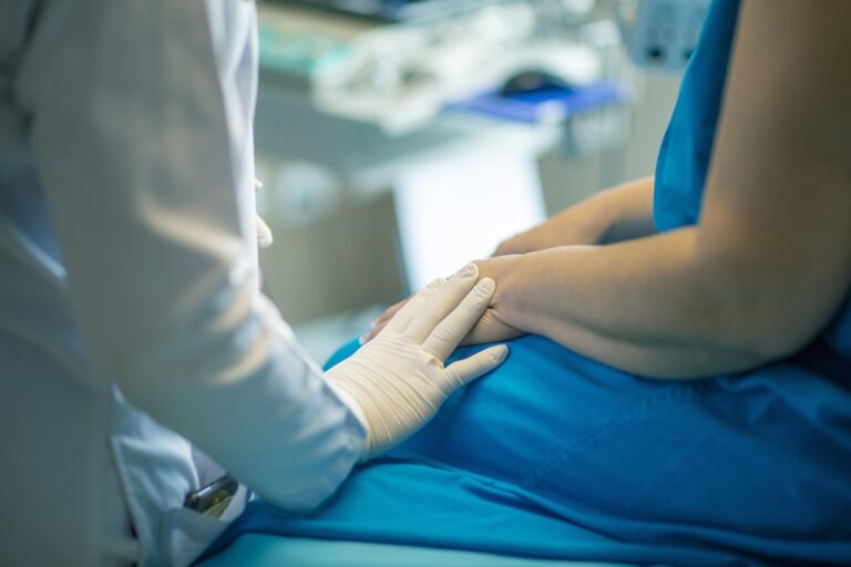 生成AIのハルシネーションによる法的リスクと対策：米国提訴事例から学ぶ防衛策