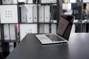AI物流自動化で越境EC効率化：ShipBob AIが示す日本企業への実務的含意