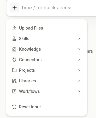 Mistral Vibeの＋メニュー。Upload Files、Skills、Knowledge、Connectors、Projects、Libraries、Workflows