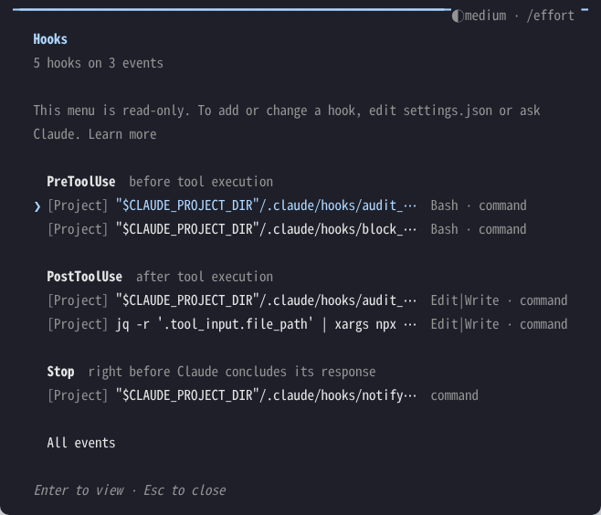 Claude Codeで /hooks を実行した画面。Hooks 5 hooks on 3 events と表示され、PreToolUse に Bash 用の2つ、PostToolUse に Edit|Write 用の2つ、Stop に1つのコマンド型フックが一覧になっている