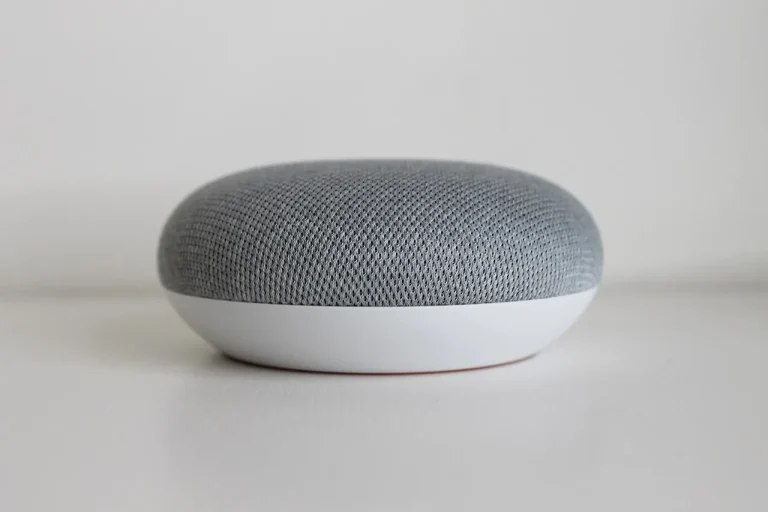 音声AIエージェント最新動向：ElevenLabs「Eleven v4 Turbo」が日本企業に問う導入判断の転換点